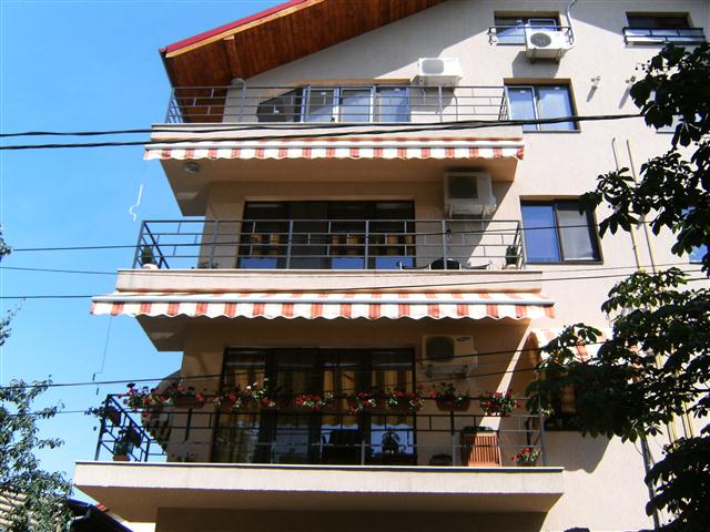 Copertine retractabile pentru balcoane